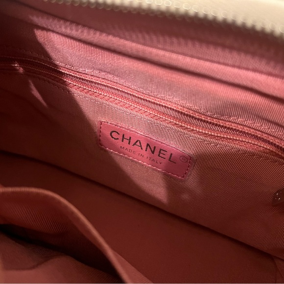 Chanel Gabrielle white small hobo crossbody - Picture 7 of 16